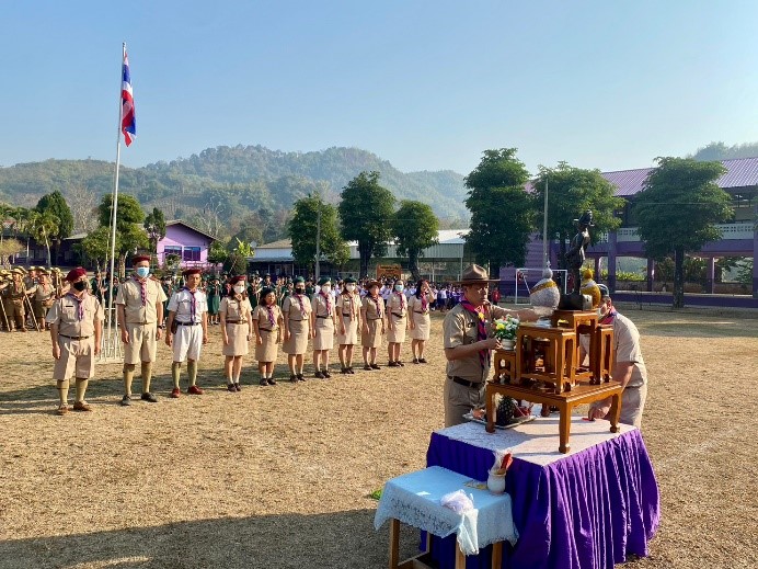 นายมานิตย์  ถูนาแก้ว ผู้อำนวยการโรงเรียนพร้อมด้วยคณะครูและบุคลากรทางการศึกษาโรงเรียนบ้านรวมมิตรได้จัดกิจกรรมเดินทางไกลให้กับลูกเสือ-เนตรนารีและกิจกรรมหนูน้อยจิตอาสาสำหรับนักเรียนชั้นอนุบาลโรงเรียนบ้านรวมมิตร